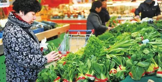 大肉价跌至两年新低 一只活鸡仅售10元