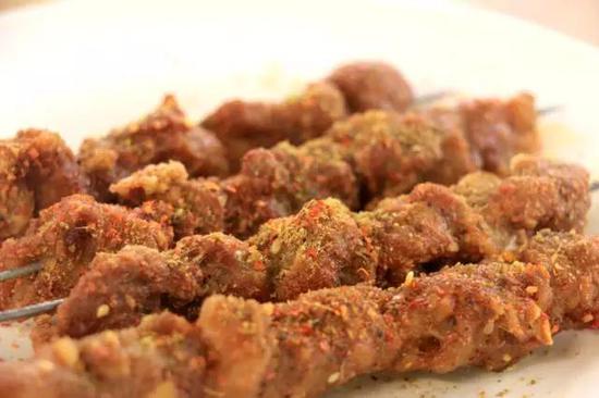 让郑州土著吃货黯然神伤找了很久的辣妹小吃,如今又开业了?