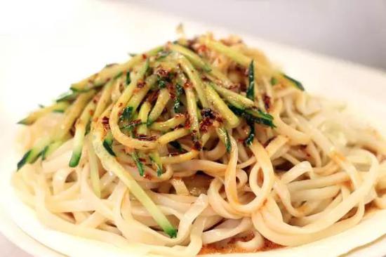 让郑州土著吃货黯然神伤找了很久的辣妹小吃,如今又开业了?