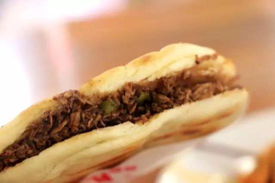 让郑州土著吃货黯然神伤找了很久的辣妹小吃,如今又开业了?