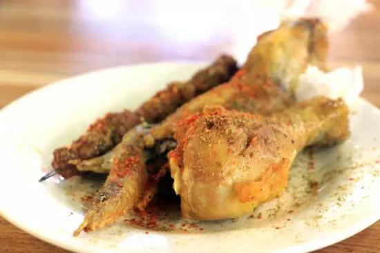 让郑州土著吃货黯然神伤找了很久的辣妹小吃,如今又开业了?