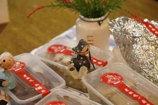 秘制酱牛肉 / 传统桶子鸡 / 精选柴母鸡 / 吊汤豆腐 / 麻辣鸡爪 / 桶子鸡翅