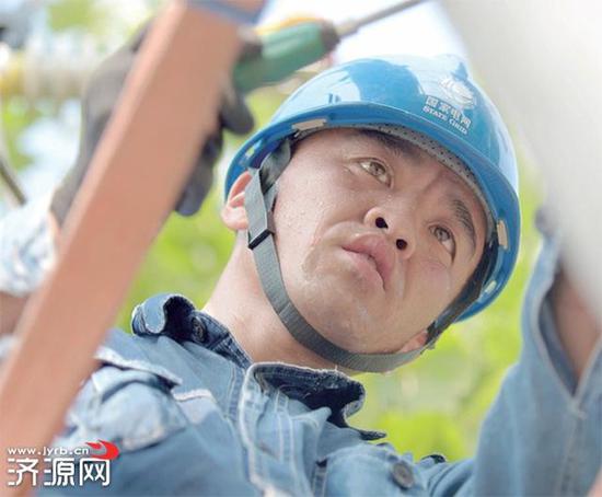 王千波正在施工