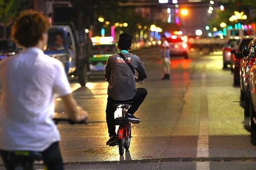 郑州代驾市场竞争激烈 有多少无备案代驾暗夜