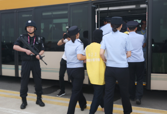 河南警方远赴柬埔寨端掉3个电信诈骗窝点 抓回