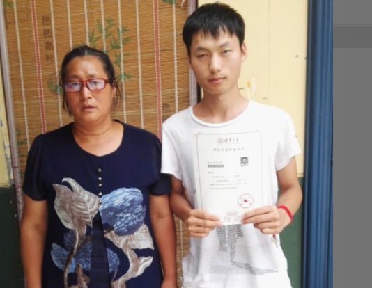 单亲母亲学校当门卫 儿子考上清华硕博连读_新