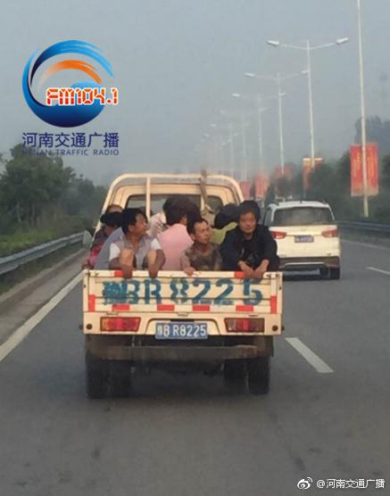 從圖片上看滿滿的都是人頭