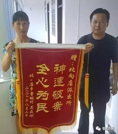 8月1日18时,一位学生模样的女孩哭哭啼啼地跑到北向店派出所报警,称其上午在北向店街“物美超市”上班期间,手机被人偷走。
