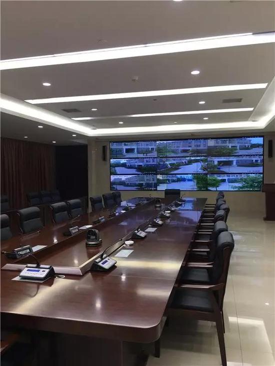 监控大厅屏幕看清每个角落