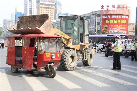 遭扣三轮车通告后被强制报废