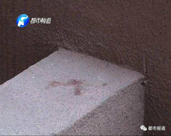 一个活泼可爱的小生命就这样消逝了,真令人心痛,可这个5岁的孩子究竟是怎么从这个窗口掉下去的呢?