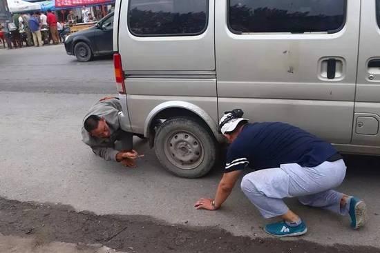 河南小乡村蟋蟀生意火爆 价格倍增有村民能赚