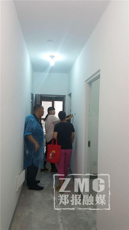 市民赵玲一家三口人选到的是位于升龙城10号院1号院1单元21层的一套54平方米左右的两居室。