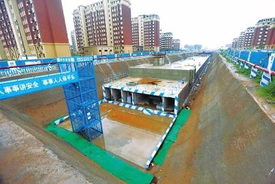 京水路、迎宾东路地下综合管廊工程芳容已现,即将在年底完工。