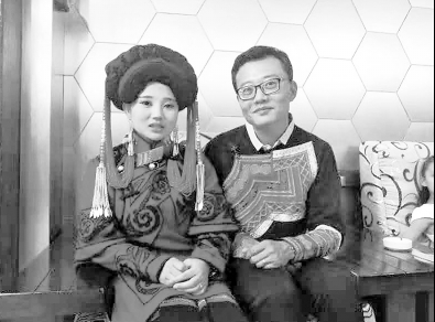 万朝辉和一位彝族姑娘喜结连理 受访者供图