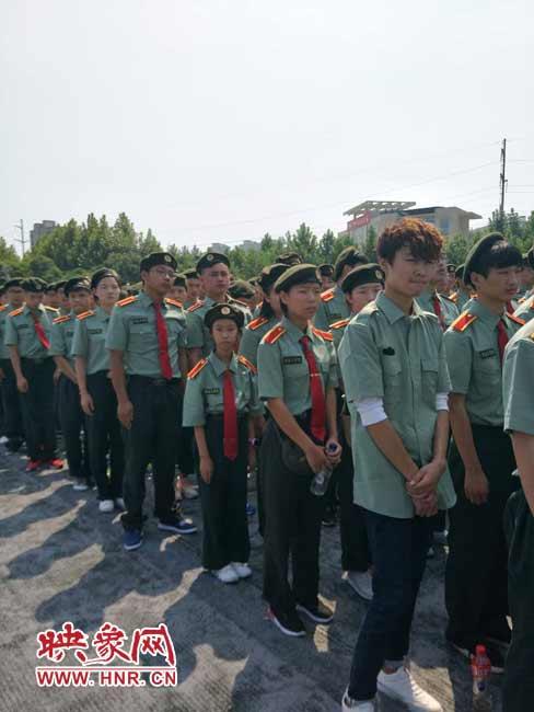 商丘10岁女孩儿上大学 父亲:不想从众就要面对