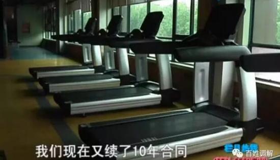 当时办卡的时候没能说明情况,装修停业导致客户没办法正常使用了,是不是应该跟客户协商着解决呢?
