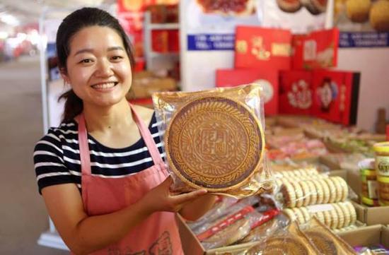 郑州月饼批发商:中秋节卖数百万元的月饼不稀