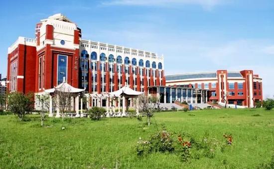 看見別人的學校小編不禁想起自己的大學，簡直就是復制黏貼版的高中，心痛的無法呼吸~