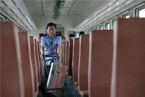 当茶炉的炭火用水浇灭 郑州铁路局又一工种消