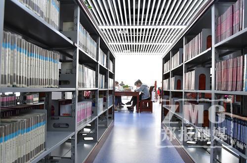 學術(shù)娛樂兼顧，打造“五位一體”的智能化圖書館