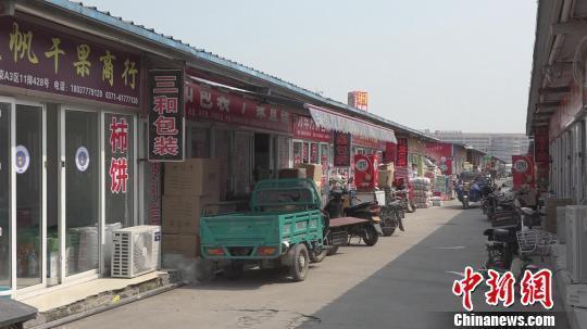 圖為門庭冷清的月餅包裝批發區域。 李超慶 攝