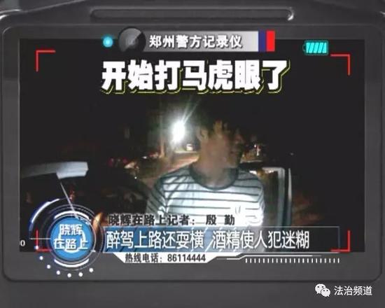 這名男子一直自稱是駕駛員，可是報警人堅決否認。