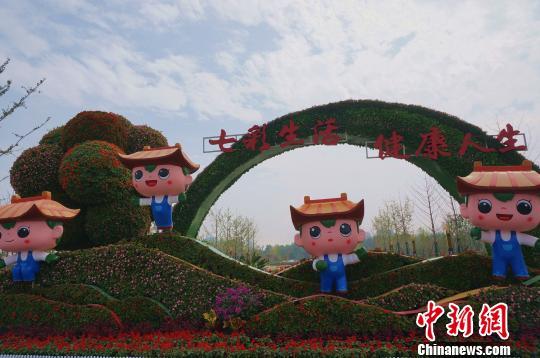 圖為鄭州園博會吉祥物“園寶”，整體形象是一個朝氣蓬勃的小園丁。　韓章云　攝