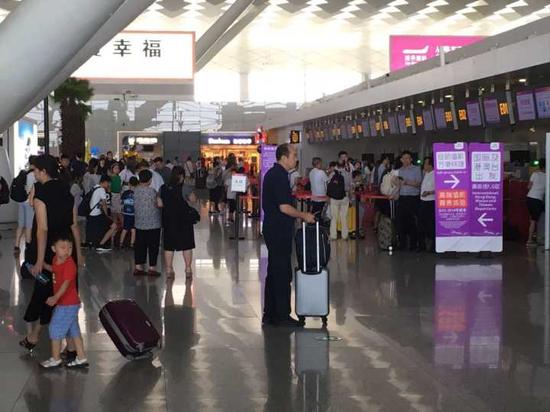 南向机票略紧张 郑州机场增无行李安检通道