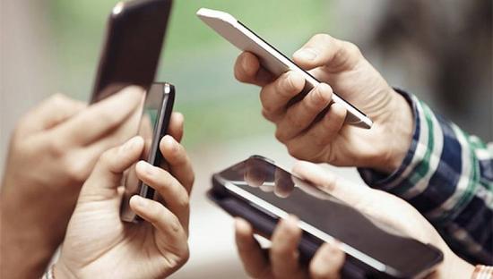 國家不再統(tǒng)一禁止飛機上用手機 由各航空公司自行決定