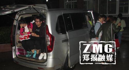 今天十一假期國慶邂逅中秋，放假8天，很多務工人員乘著國慶放假回老家看看，一些黑面包司機看準“商機”抱著僥幸心理超員載客。