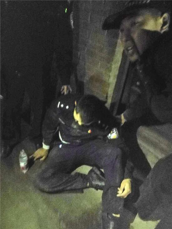 诉说:72岁的老娘被埋坍塌的废墟中