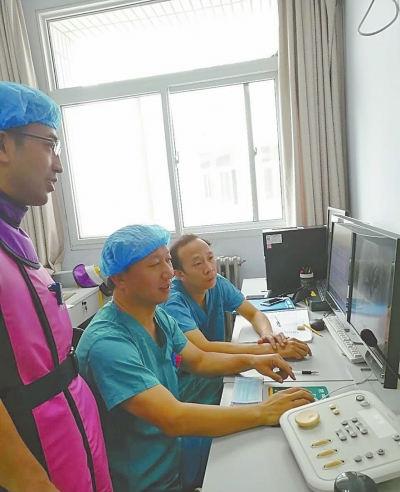 危急丨男子腹部被车辆砸中，失血量占全身血量近一半