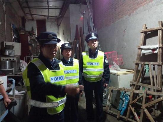 目前在女警中隊(duì)轄區(qū)，群眾想到她們時(shí)嘴角都會(huì)露出笑容。