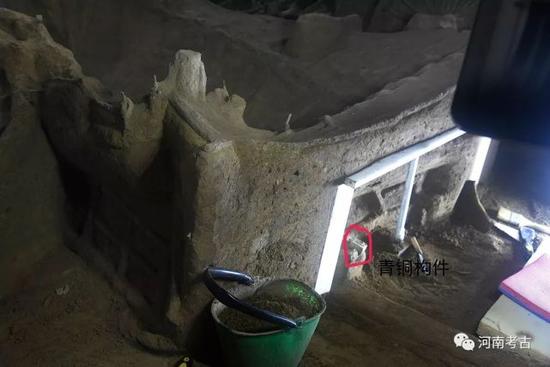 1號車車軨遺痕與青銅構件