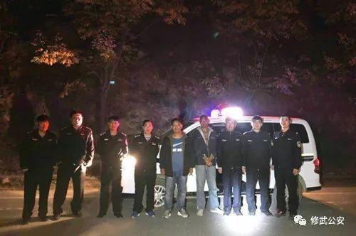 焦作四名驴友被困深山7小时 民警深夜全力搜山
