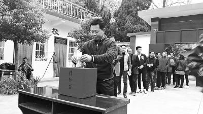 南阳初一男孩为给妈妈换肾去打工 请假条看哭