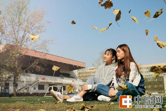 罗丹说:“美是到处都有的,对于我们的眼睛,不是缺少美,而是缺少发现。”