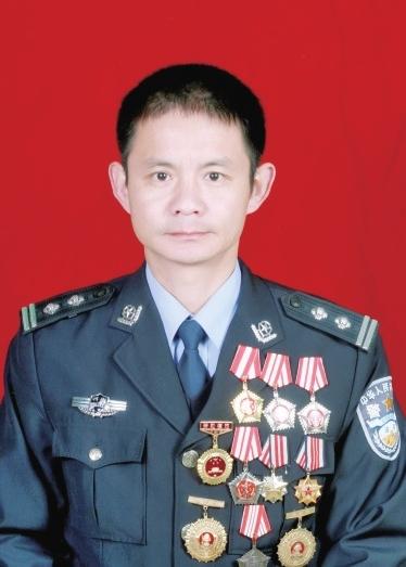 多年来,他视责任高于一切,在平凡的岗位上多次建功立业。