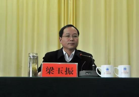 淅川县领导梁玉振就“两弘扬一争做”活动作专题部署