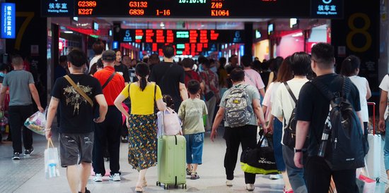 多趟普速列车晚点 郑州铁路部门提醒旅客及时关注列车开行时间