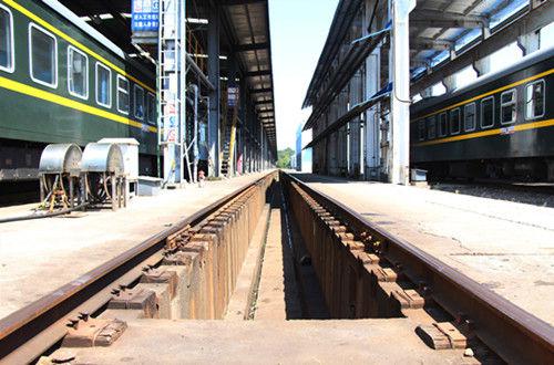  空閑的地溝線正在等待列車停放。方昉 攝