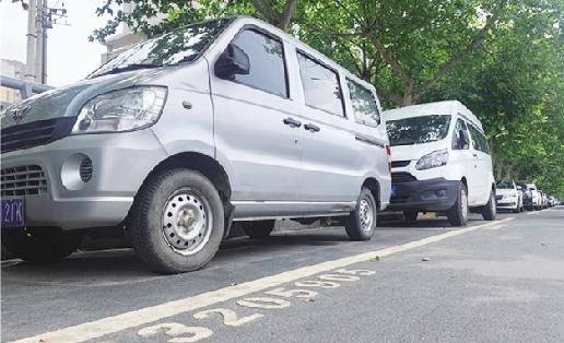 鄭州市區路邊停車位&nbsp;&nbsp;東方今報·猛犸新聞首席記者&nbsp;袁曉強&nbsp;資料圖片