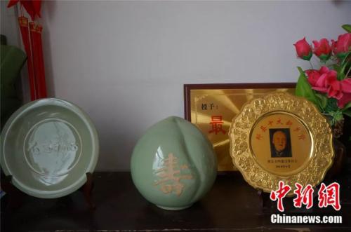 品格高尚的張學禮獲得了許多縣里的榮譽。