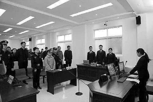 公訴人在法庭上指控犯罪