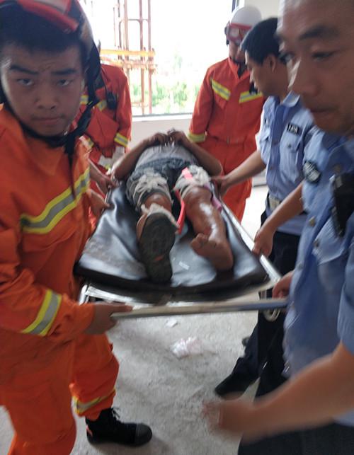 焦作某建工地升降梯发生故障 一工人从3楼坠落