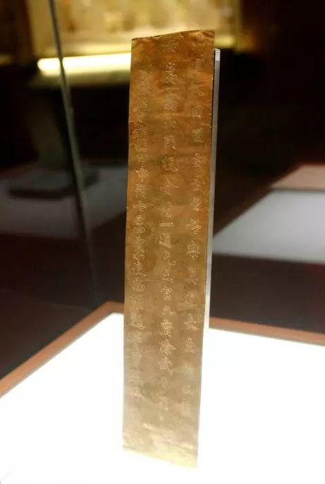(河南博物院的镇馆之宝——武则天金简。袁晓强/图)