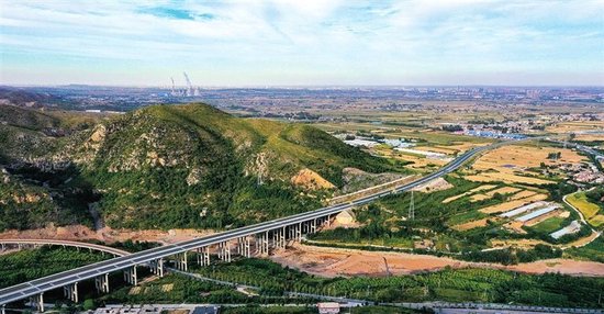 河南鹤壁—辉县高速公路。