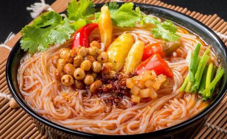 洛阳老人自制粉条卖钱为儿看病