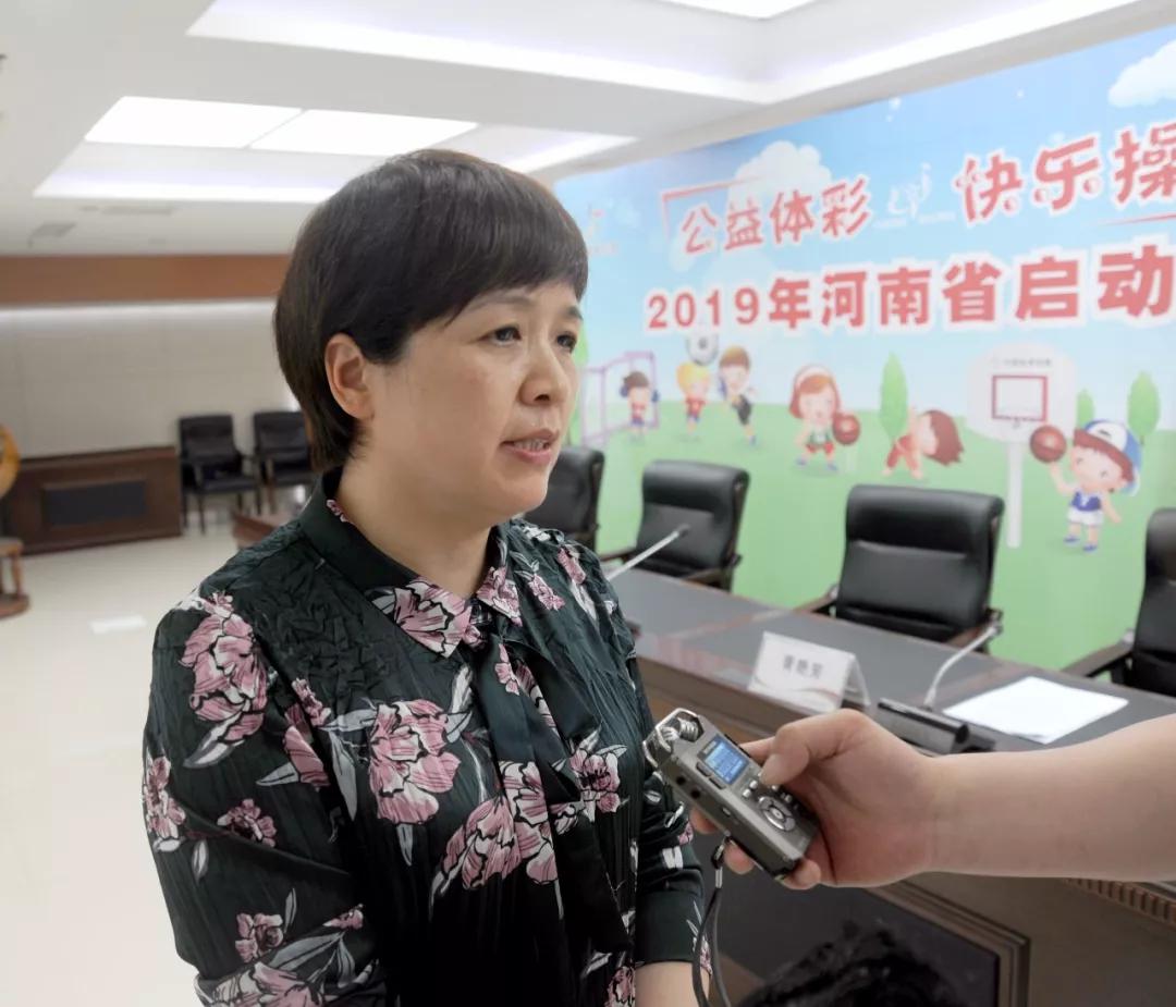 (河南省体彩中心书记王海新介绍活动情况)